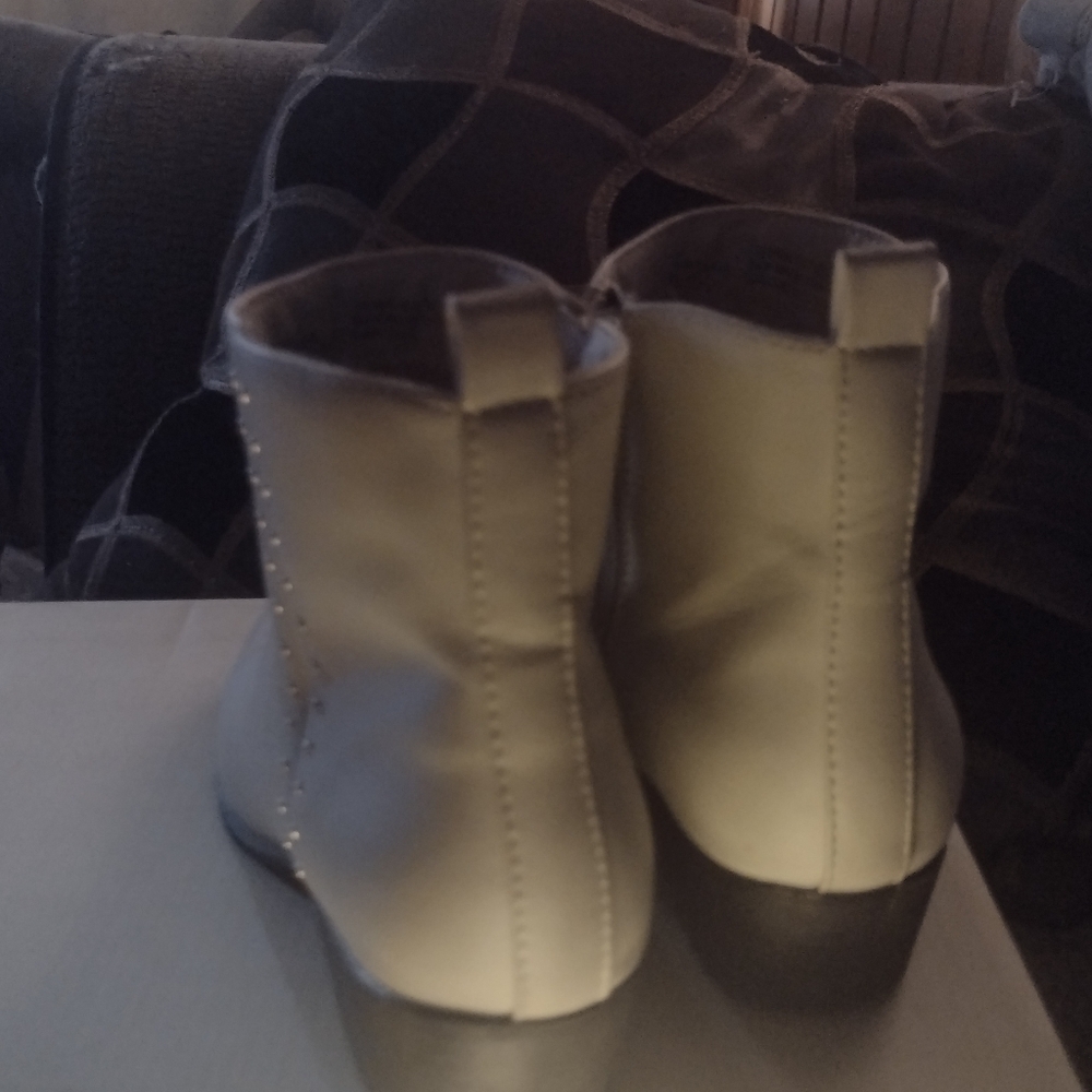Women light tan booties 7.5 side zippers